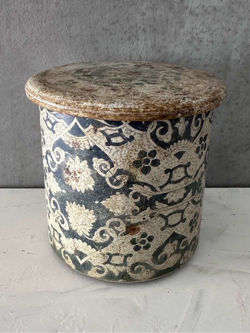 VINTAGE DELFT MADE IN HOLLAND TIN